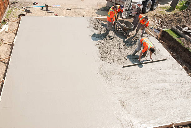 Best Commercial Concrete Contractor  in Algonac, MI